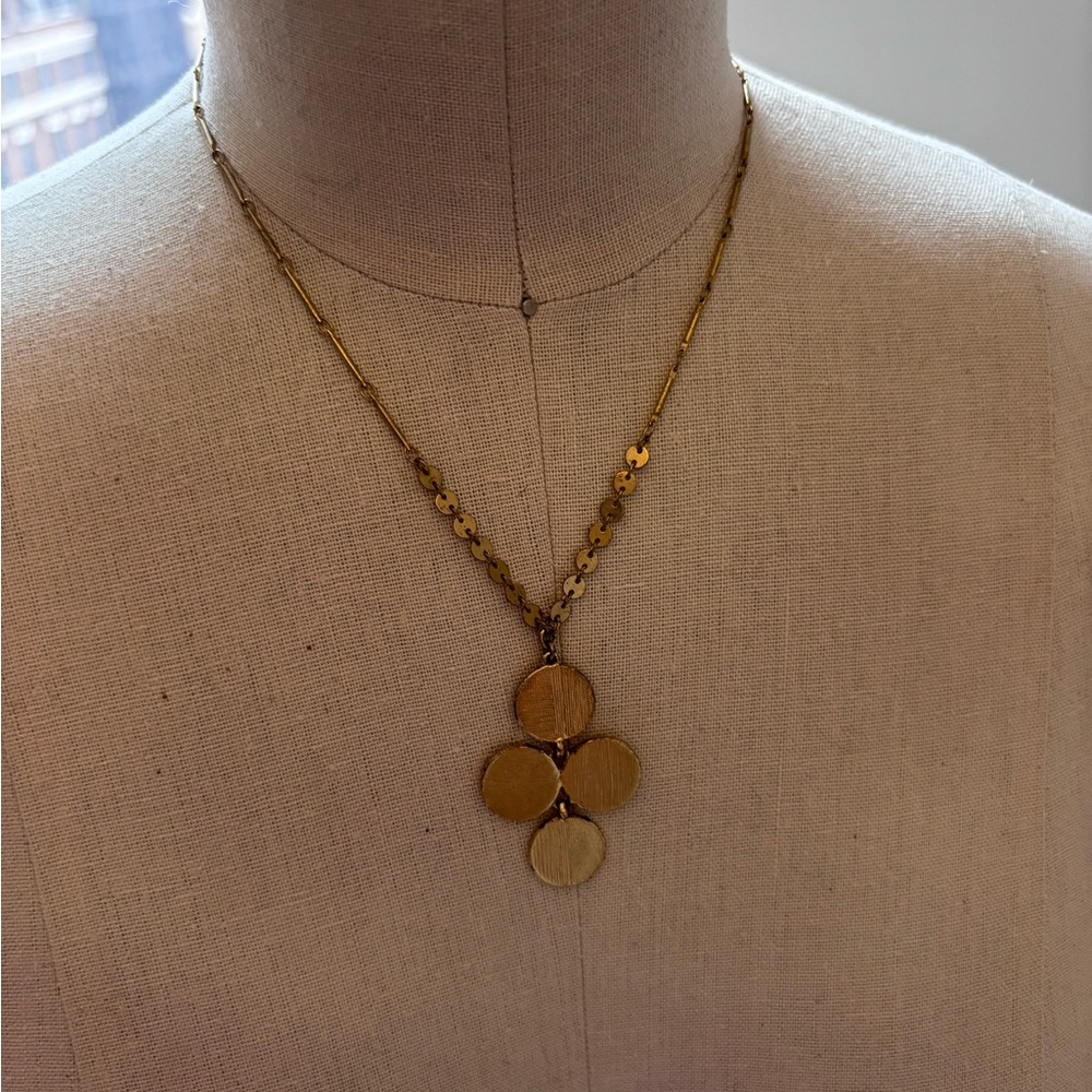 Elegant Gold Pendant Necklace
